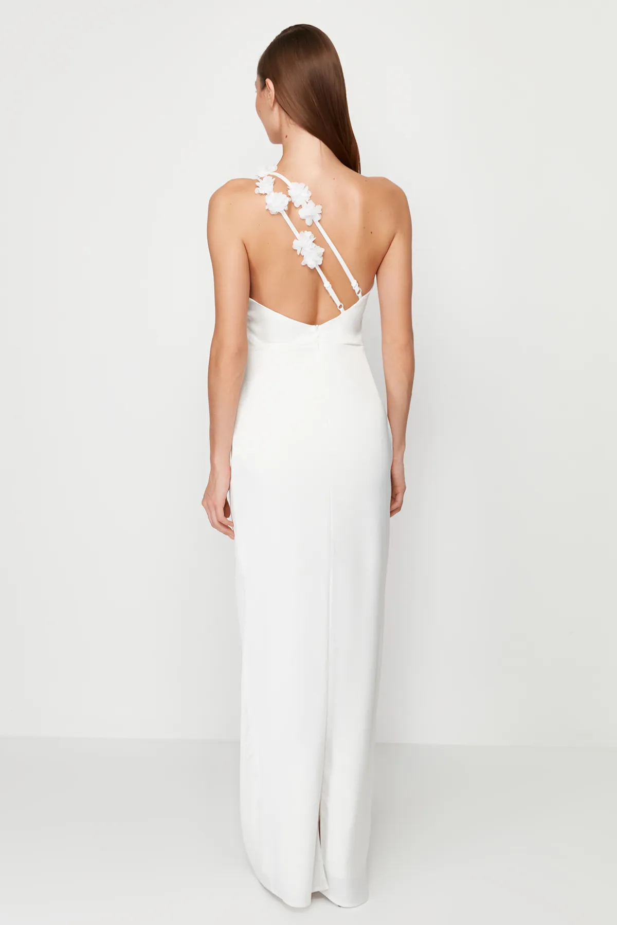 Trendyol Collection  Weißes Hochzeits-/Nikah-Abendkleid mit Rosendetails in Weiß TPRSS24AE00029