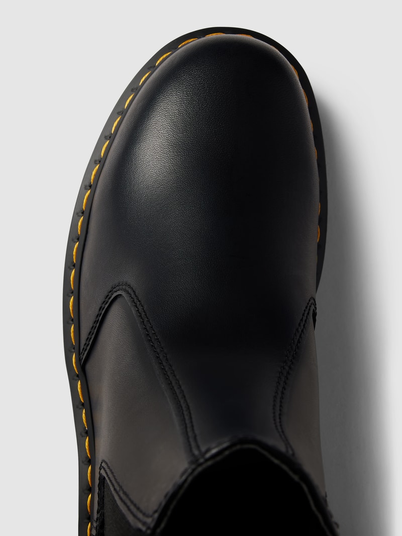 Chelsea Boots mit Gummieinsätzen Modell 'VEGAN' in schwarz