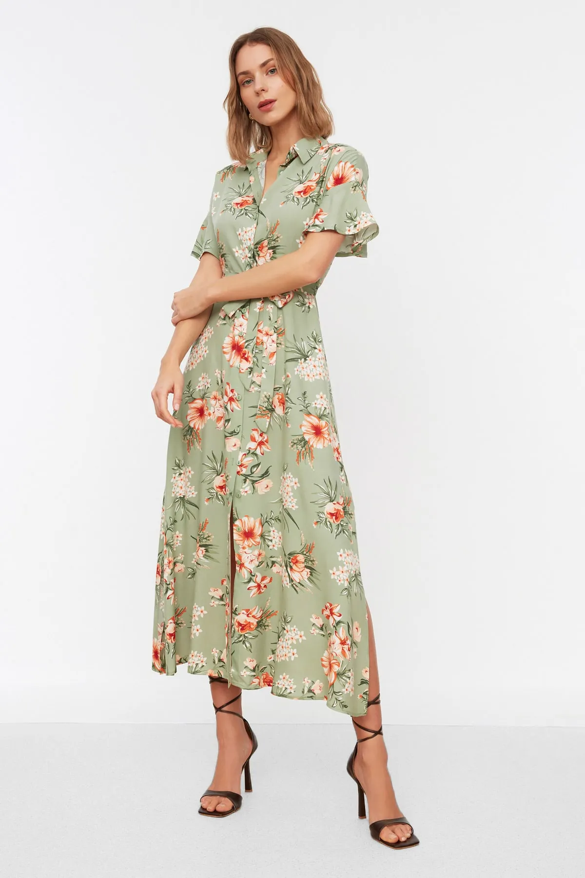Trendyol Collection  Mehrfarbiges, gewebtes Maxi-Hemdkleid aus Viskose mit Blumendruck und Gürtel TWOSS19EL0094