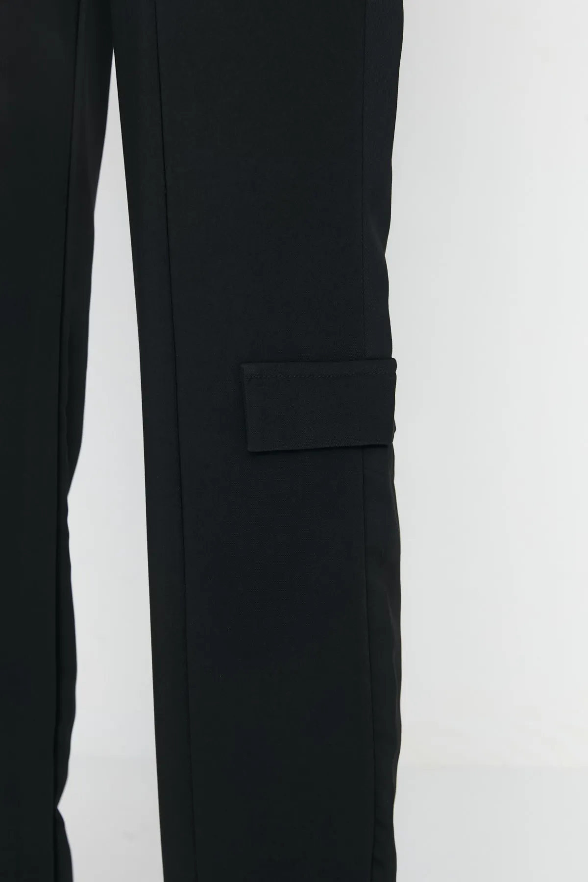 Trendyol Collection  Schwarze, gerade geschnittene Webhose TWOAW23PL00041