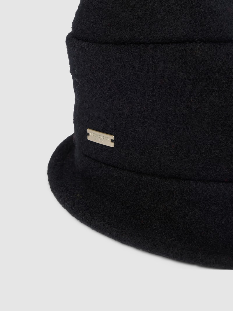 Fischerhut mit Label-Detail in schwarz