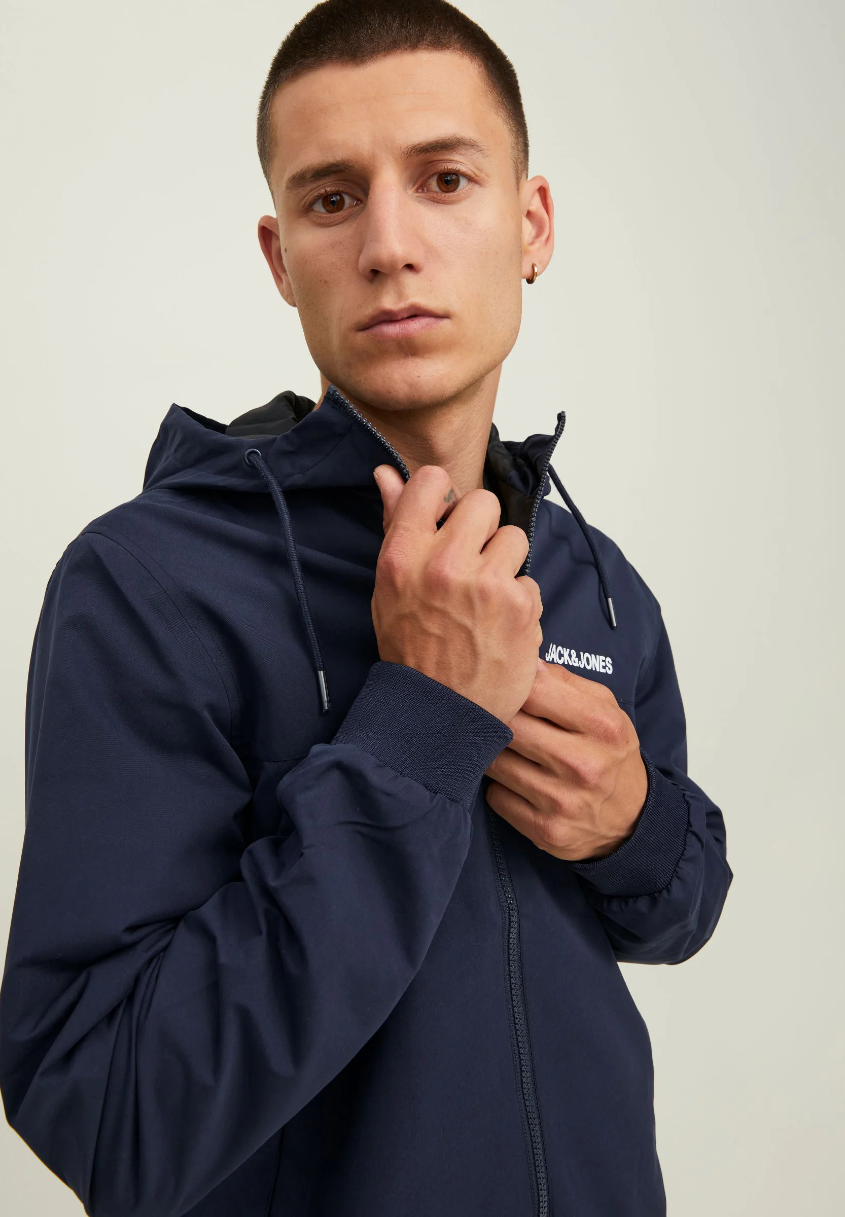 Jack & Jones JJERUSH BLOCKING HOOD - Chaqueta ligera