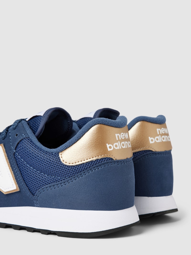 Sneaker mit Label-Detail in blau