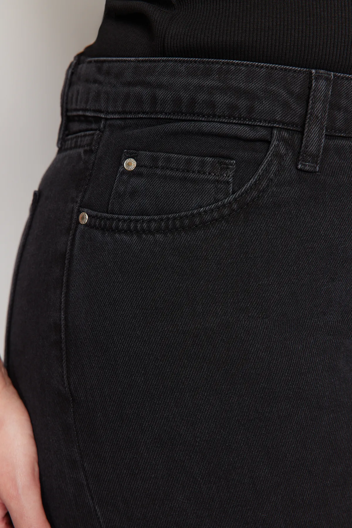 Trendyol Curve  Anthrazitfarbene, weit geschnittene Jeans mit hoher Taille TBSSS22JE0211