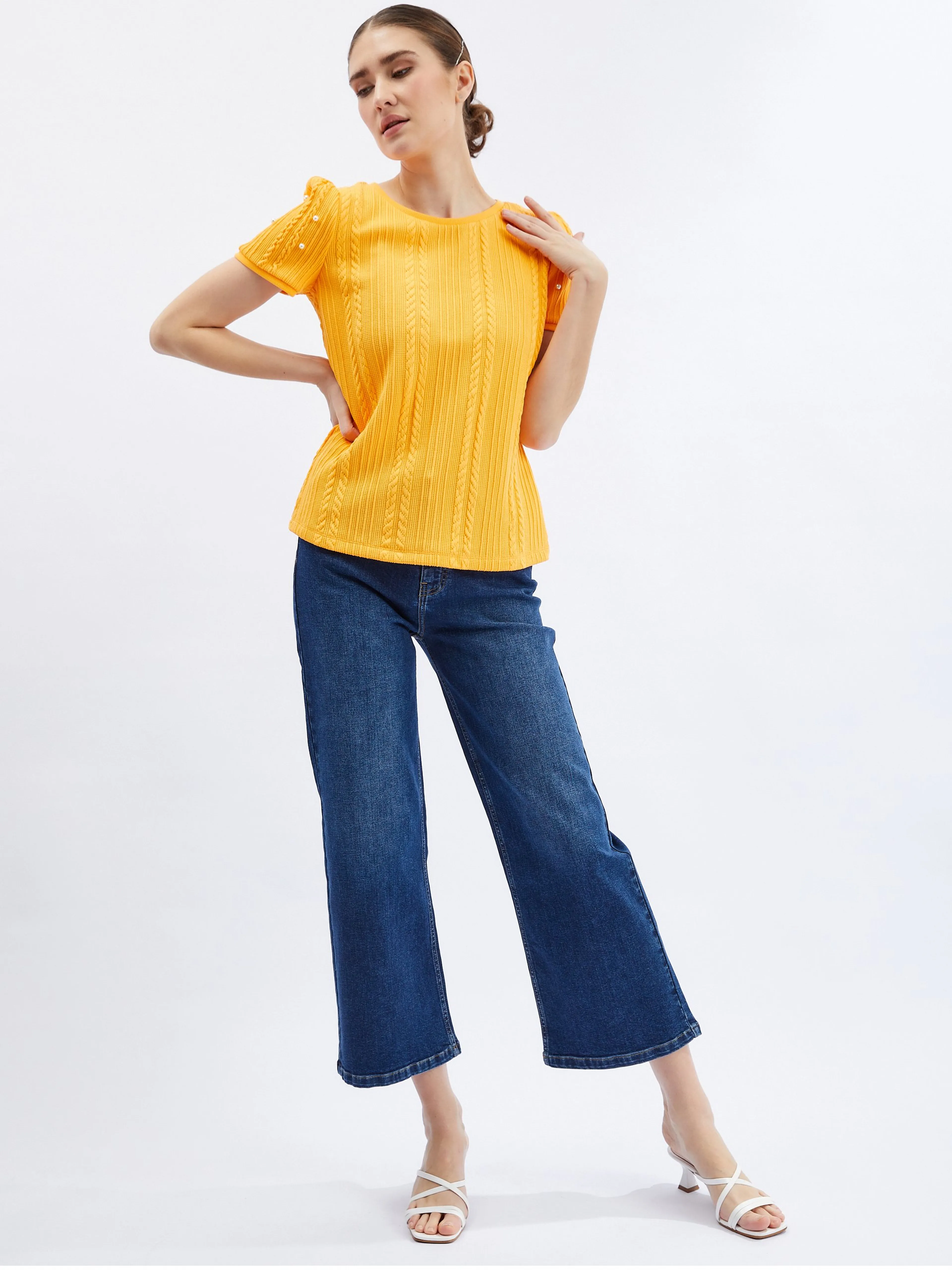 Gelbes Damen-T-Shirt mit dekorativen Details ORSAY