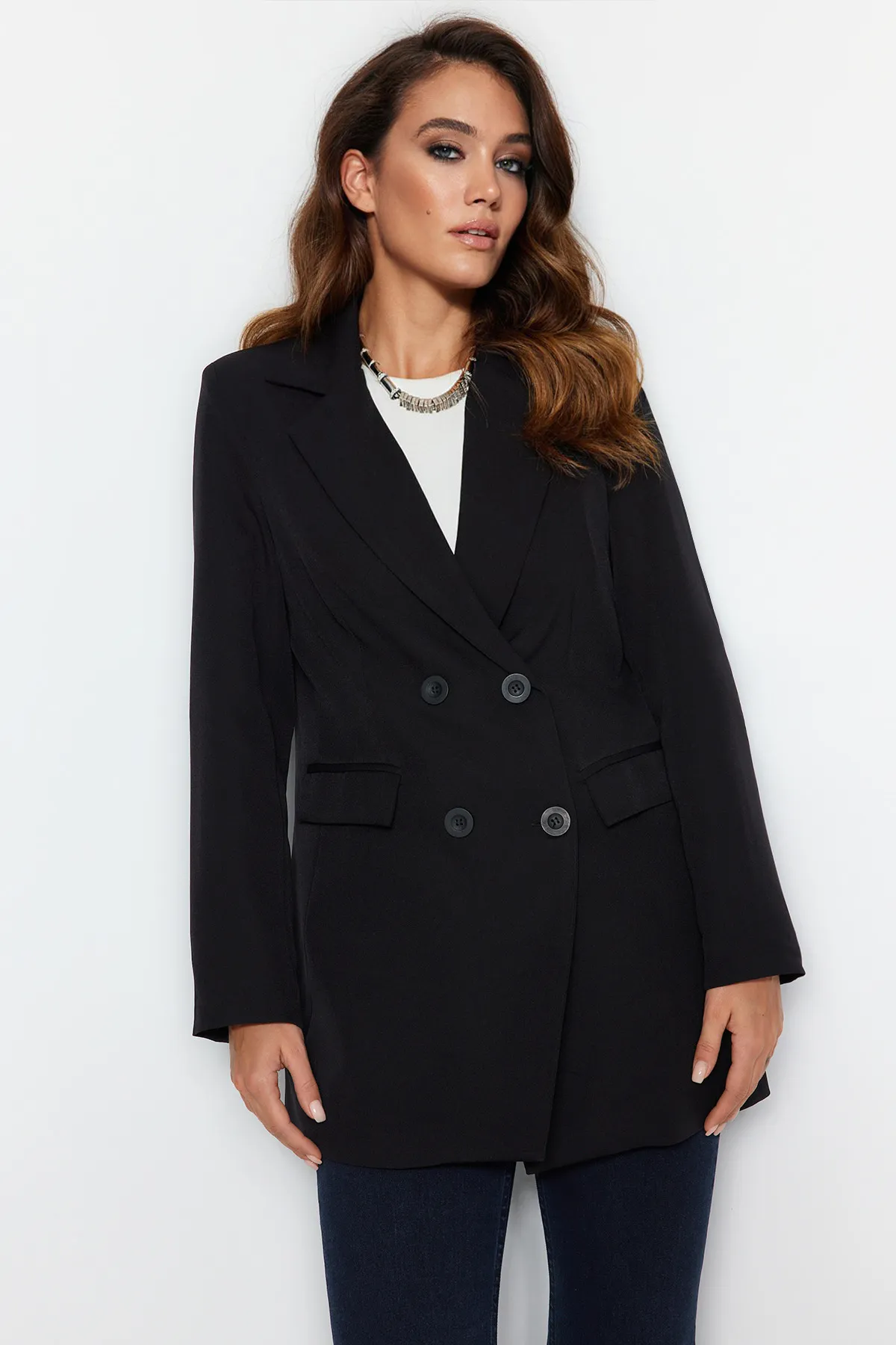 Trendyol Modest  Schwarzer Blazer aus Webstoff mit Doppelknöpfen und detailliertem Taschenfutter TCTSS22CE0250