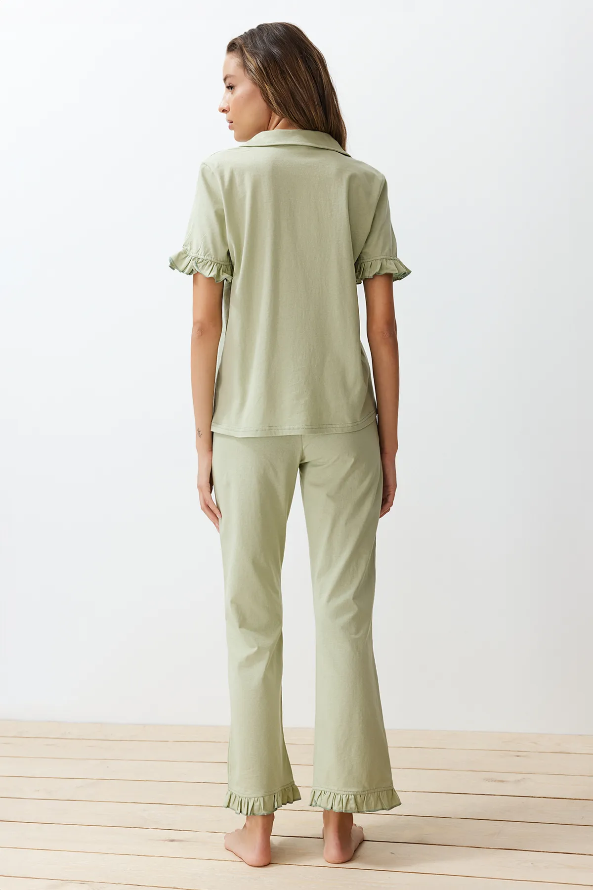 Trendyol Collection  Mintgrünes Pyjama-Set aus 100 % Baumwolle mit Rüschendetail THMSS24PT00223