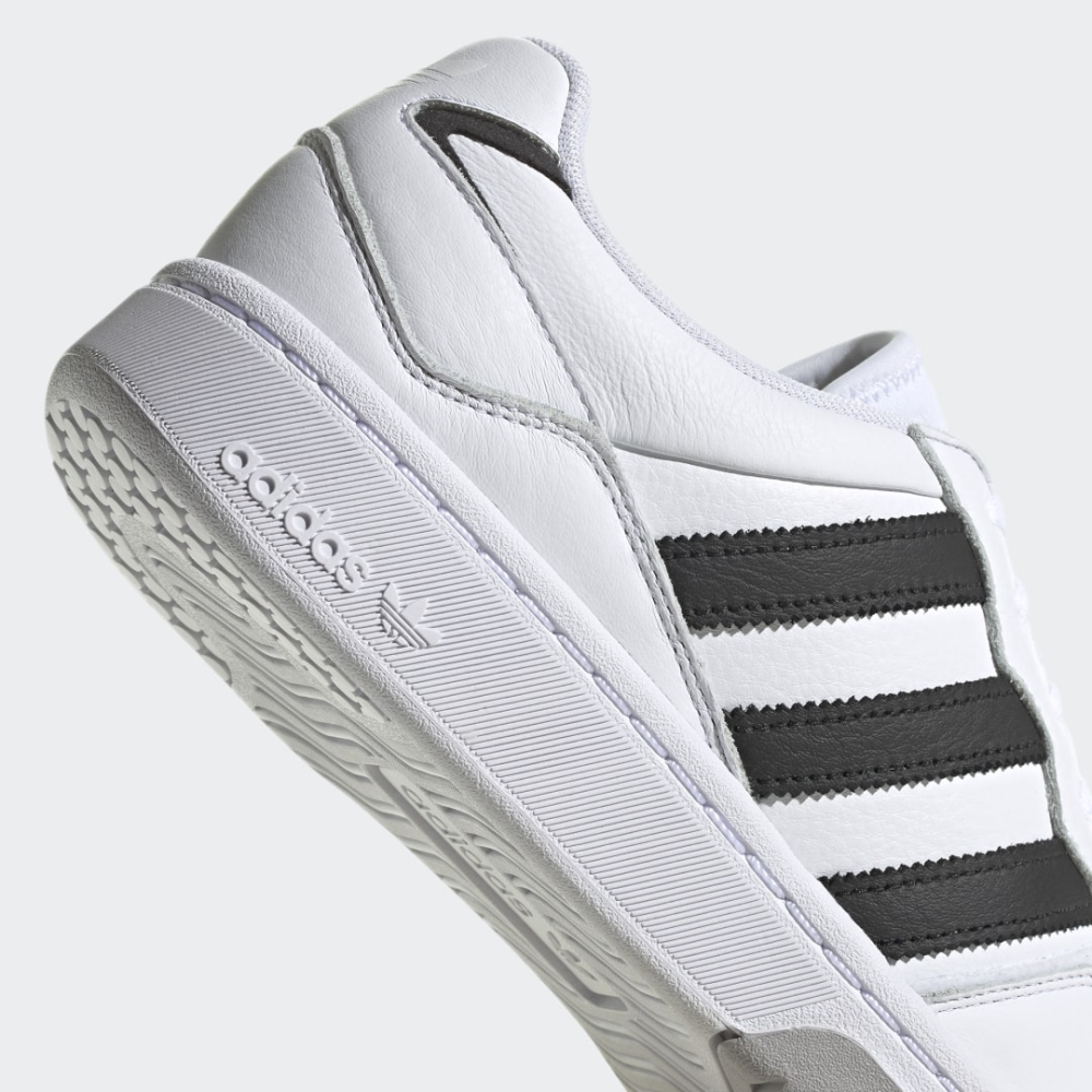 adidas Courtic GX6318 / weiss