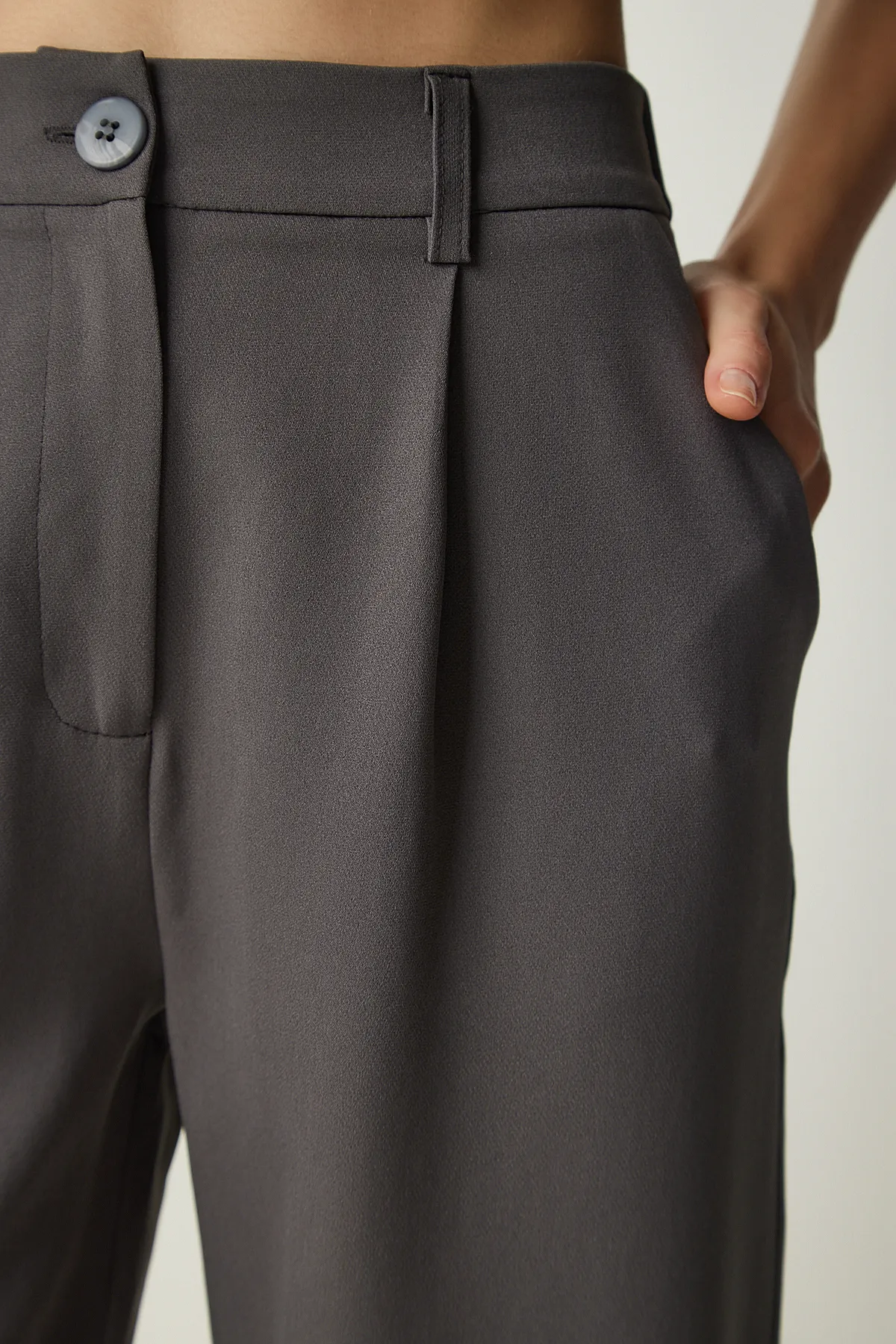 Happiness İstanbul  Graue plissierte Webhose für Damen UB00188