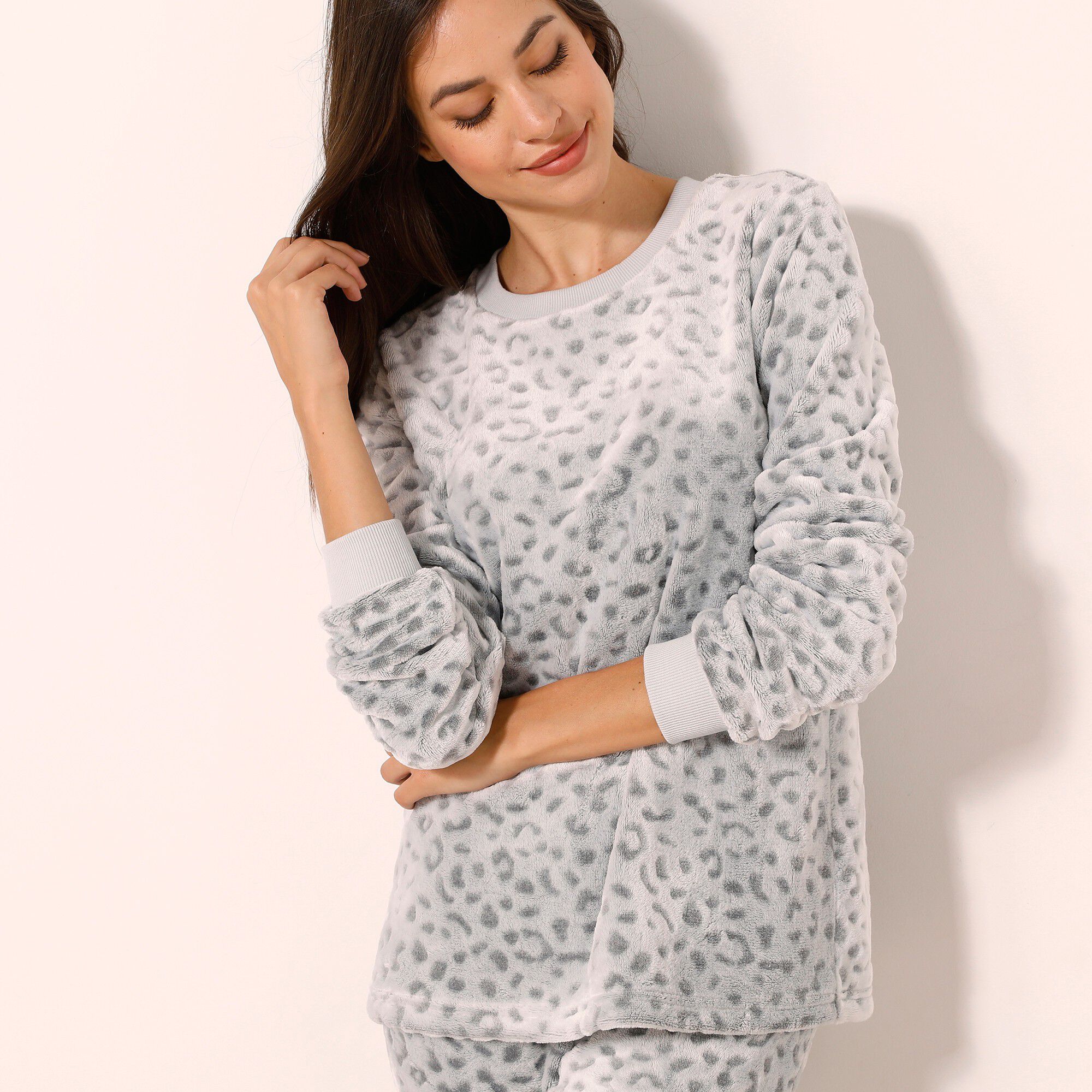 Pyjama manches longues maille polaire, jacquard léopard