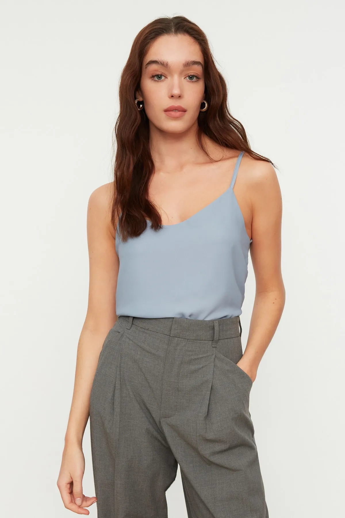 Trendyol Collection  Blaue Basic-Trägerbluse aus Webstoff TWOSS19BB0224
