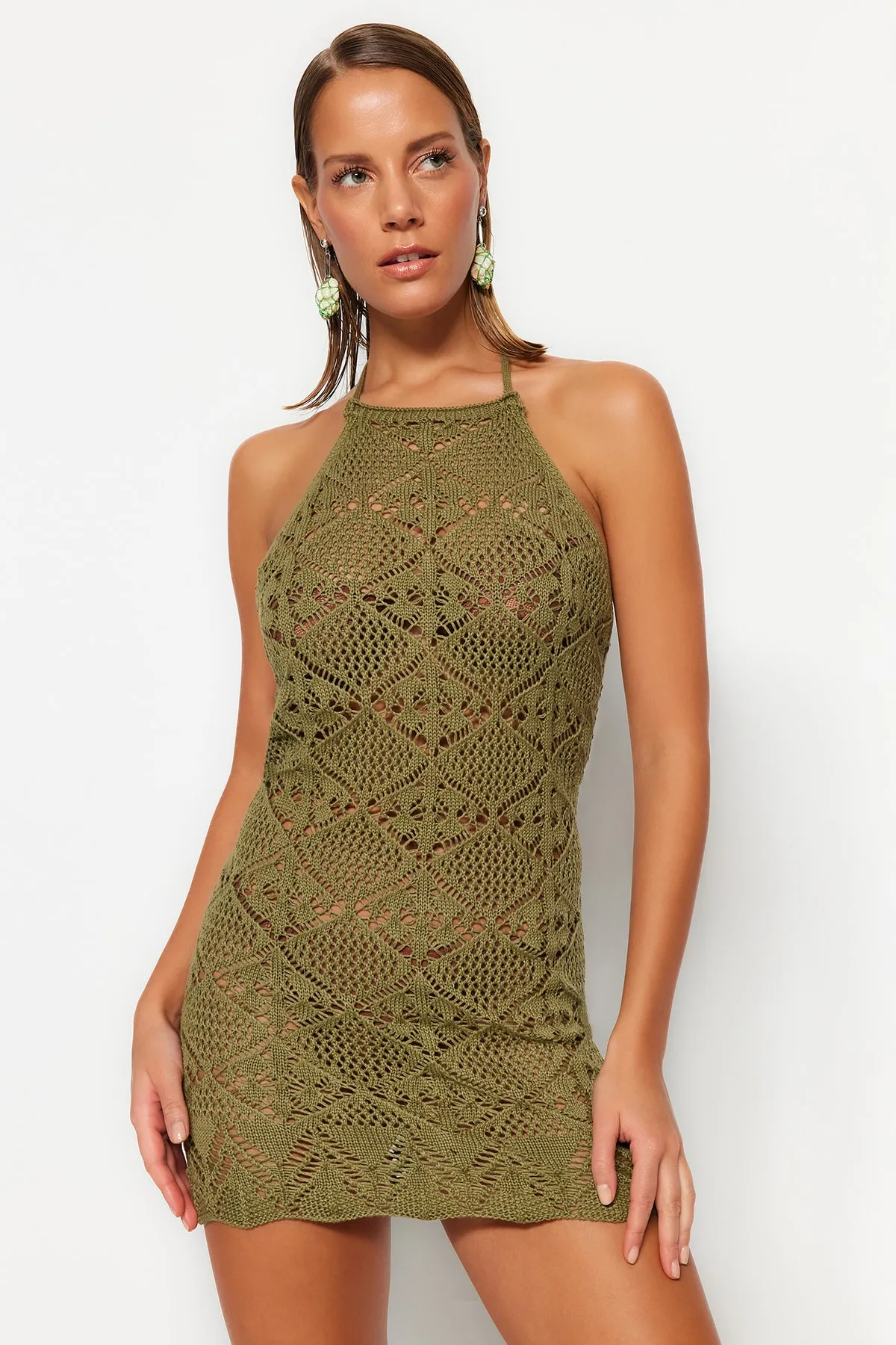 Trendyol Collection  Khakifarbenes, figurbetontes, gestricktes, rückenfreies Strandkleid im Strick-Look TBESS23EL00240
