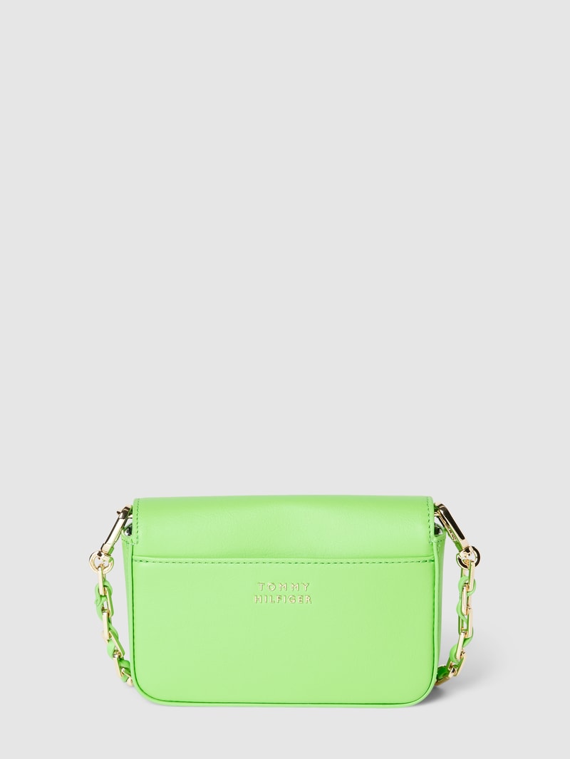 Micro Bag mit Label-Applikation in metallic Modell 'HERO' in neon grün