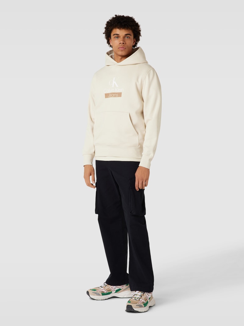 Hoodie mit Känguru-Tasche in beige