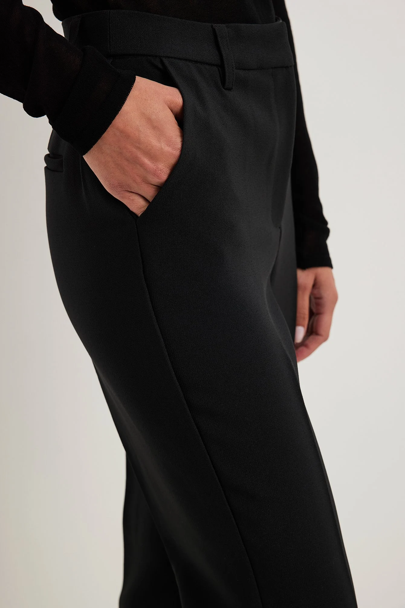 Recycelte gerade Anzughose mit mittlerer Taille