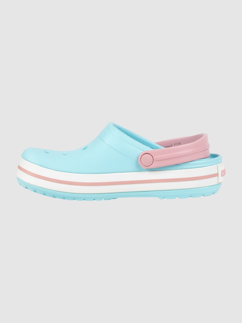 Clogs mit Luftlöchern in hellblau