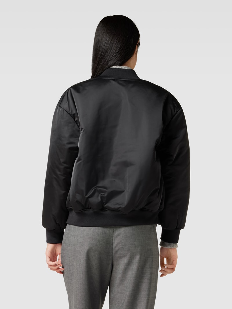 Bomberjacke in Satin-Optik in schwarz
