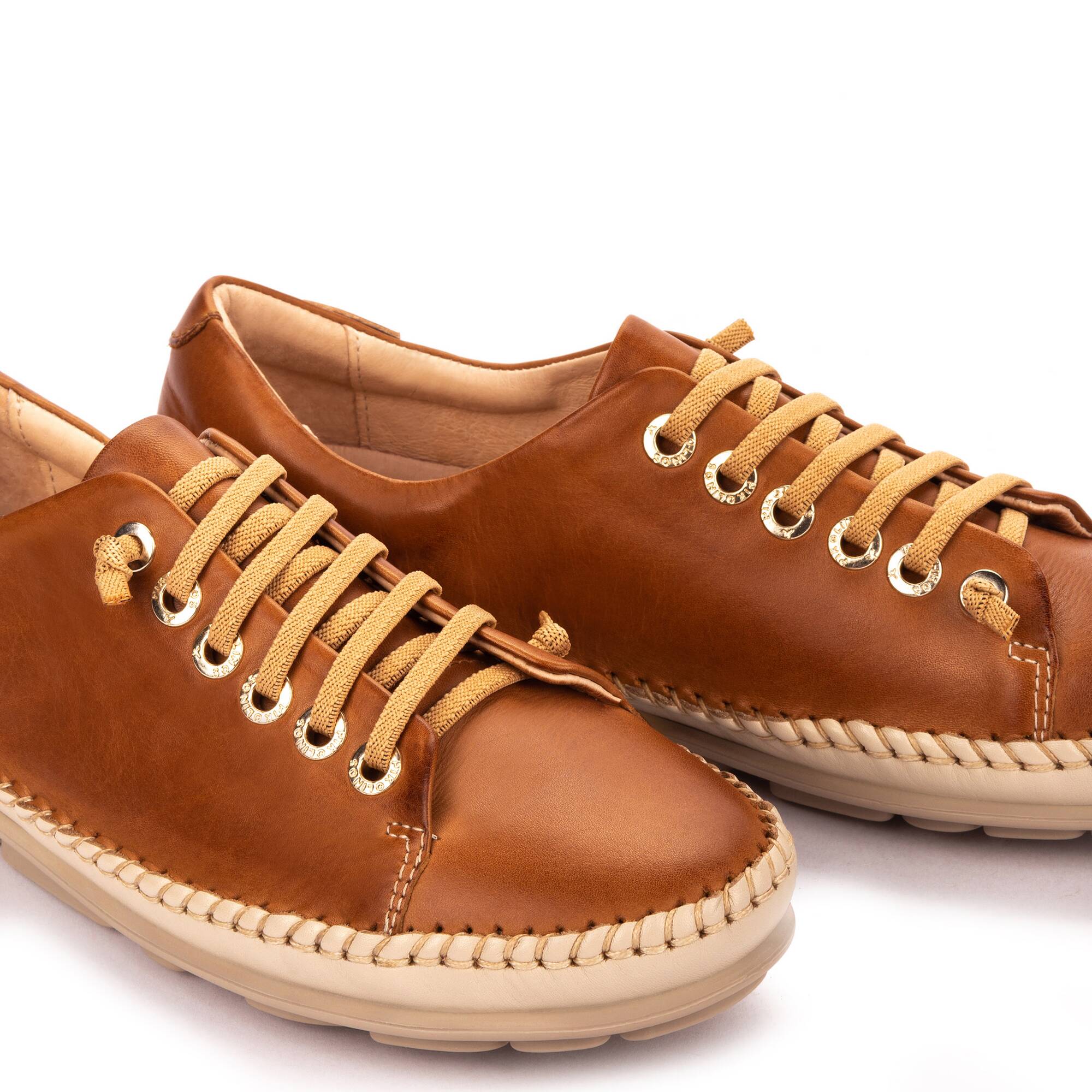buty w stylu sportowym - BRANDY