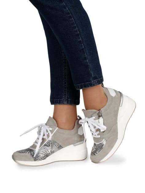 Schnürschuh mit seitlichem Reißverschluss