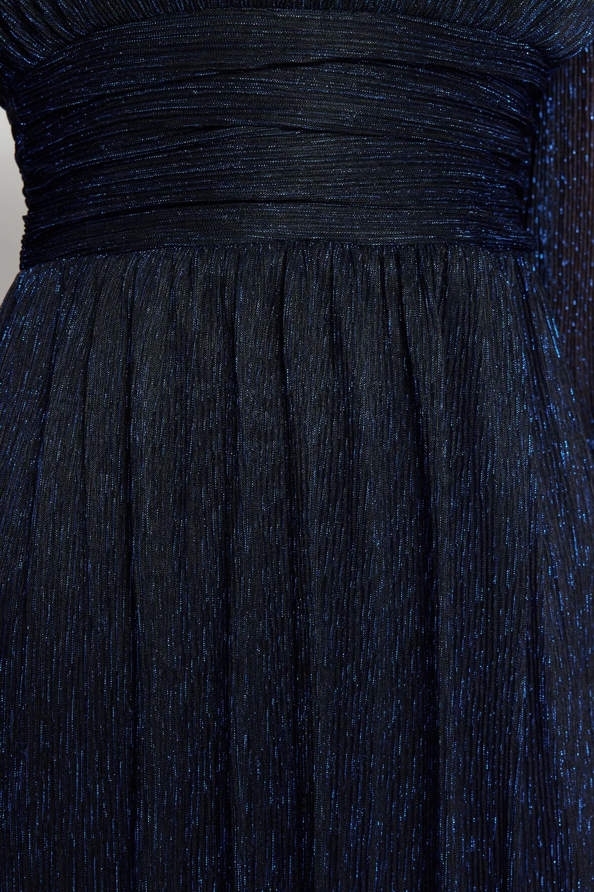 Trendyol Collection  Dunkelblaues, tailliertes, schimmerndes, elegantes Abendkleid TPRAW23EL00304