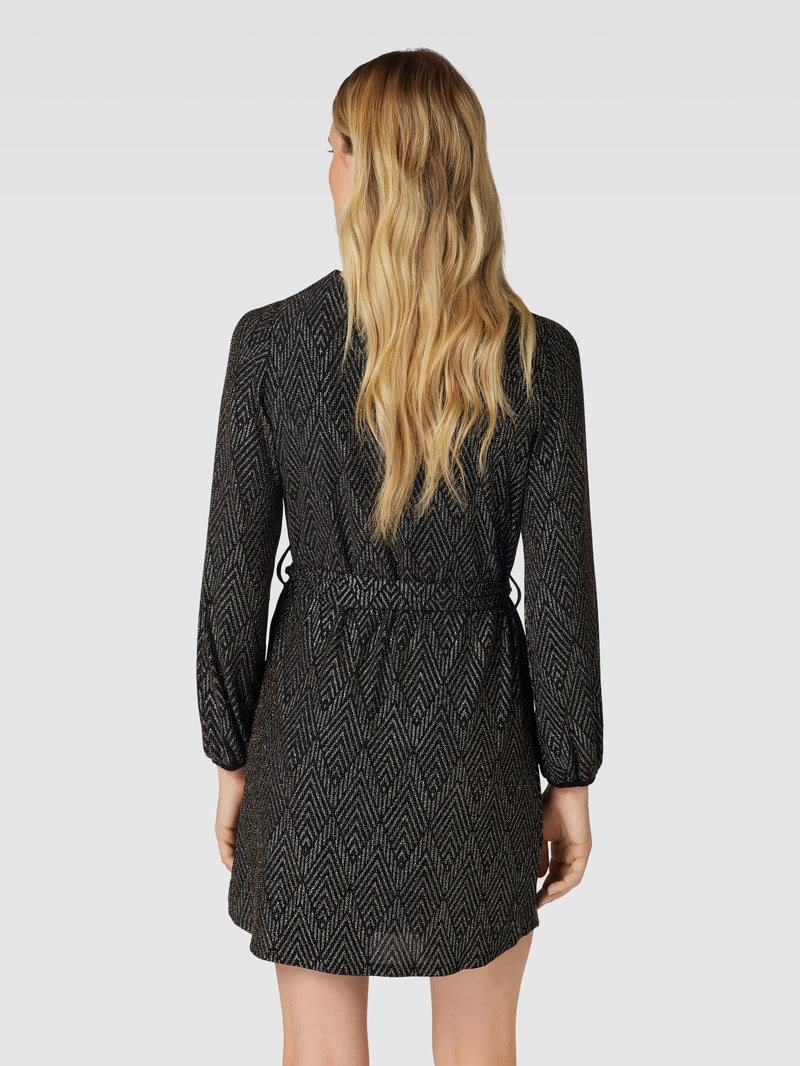 Knielanges Kleid mit Bindegürtel in silber