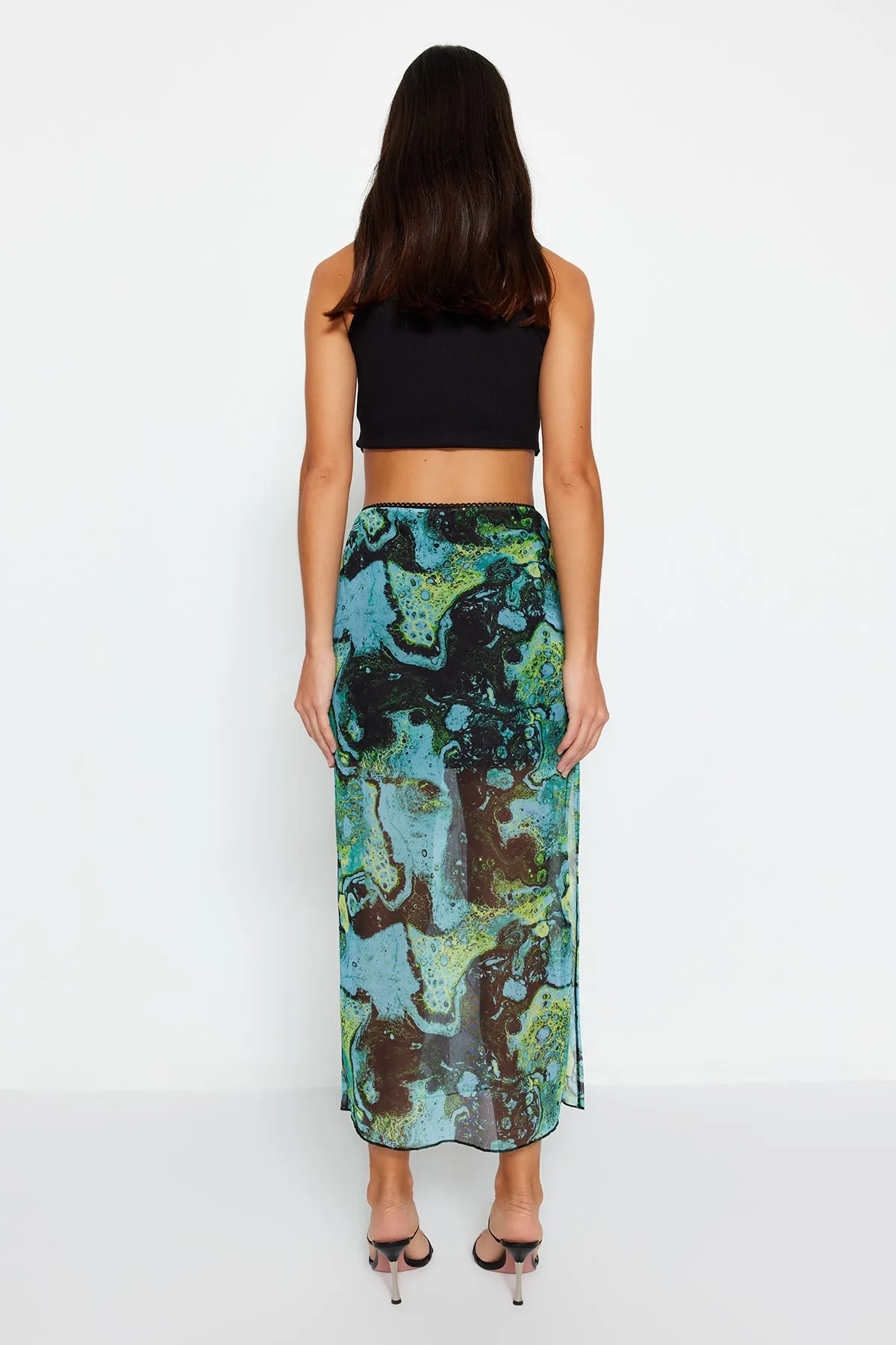 Trendyol Collection  Blau gemusterter Maxi-Rock aus Tüll mit Spitzendetail und Stretch-Strick TWOSS23ET00369