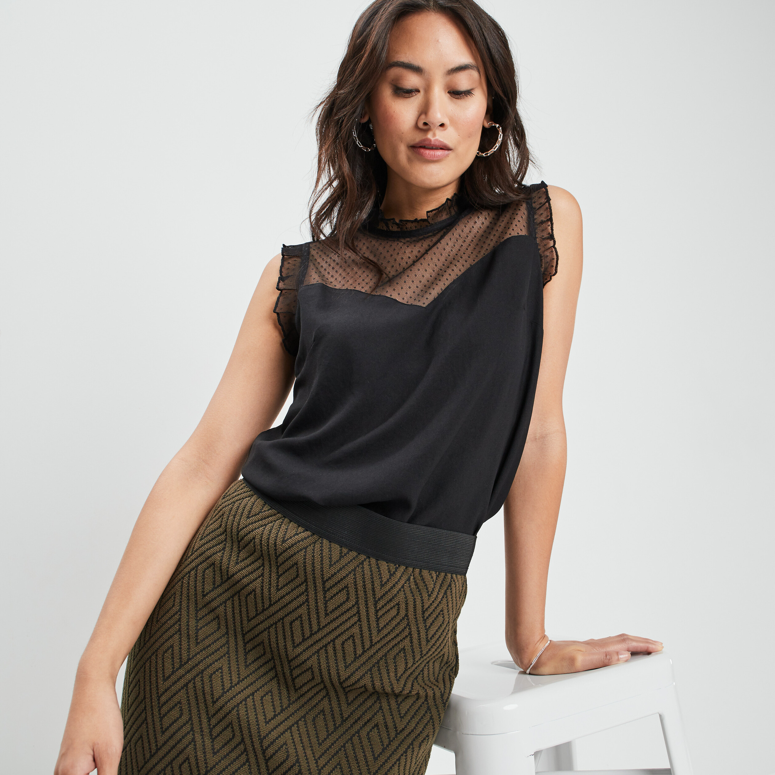 Blouse plumetis habillée sans manches noir femme | La Halle
