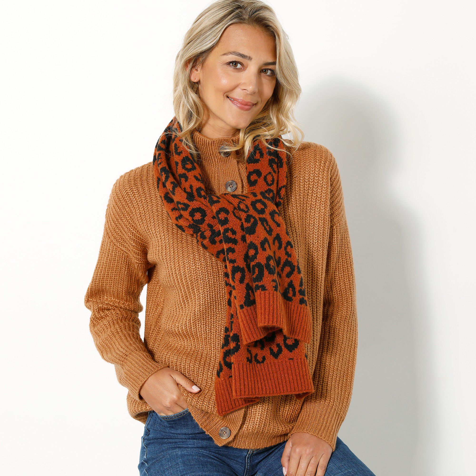 Écharpe en maille, motif léopard