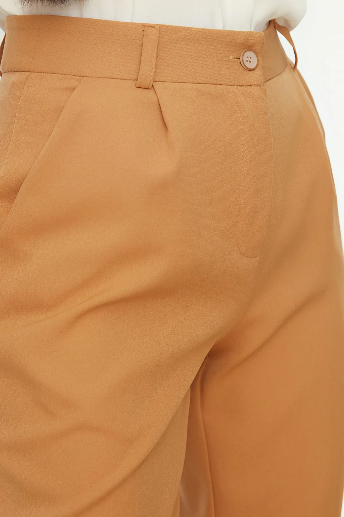 Trendyol Collection  Braune, gewebte Hose mit hoher Taille und weitem Bein/Plissee mit weitem Bein TWOAW21PL0076