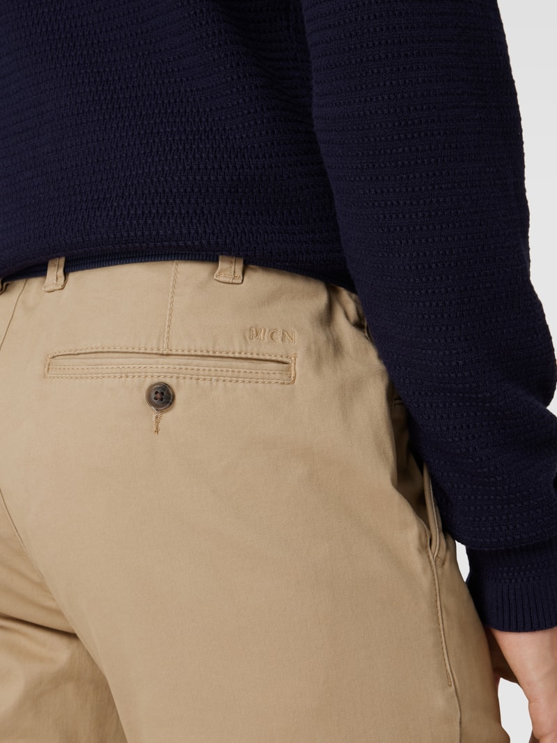 Stoffhose mit französischen Eingrifftaschen in beige