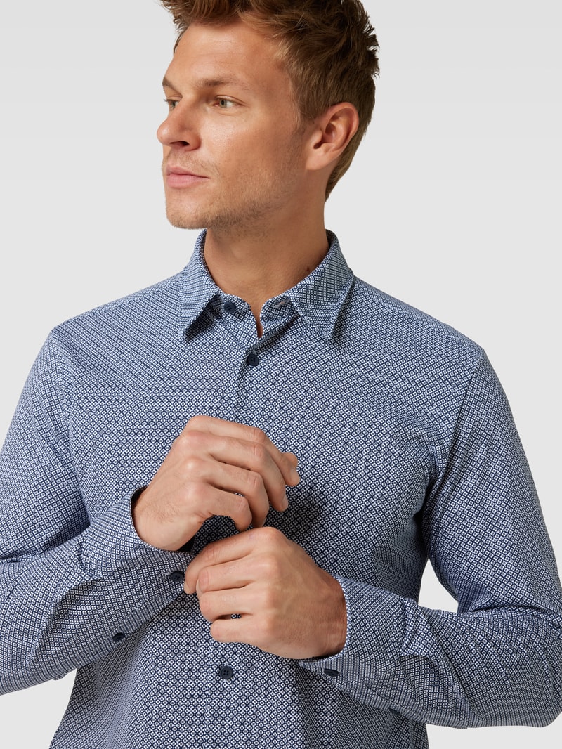 Slim Fit Freizeithemd mit Allover-Muster Modell 'Roan' in marineblau