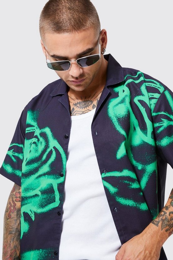 Kurzärmliges Oversize Hemd mit Spray Rose