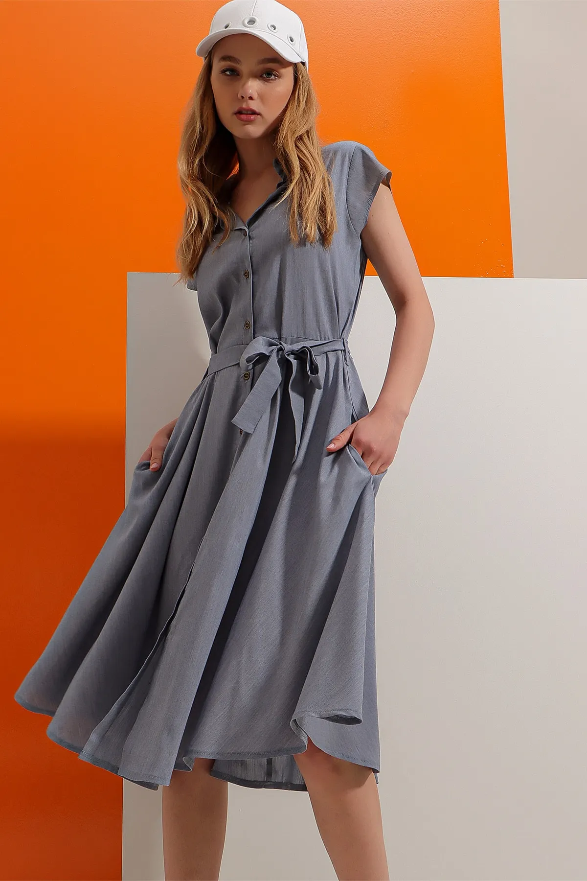Trend Alaçatı Stili  Ärmelloses, gewebtes Hemdkleid für Damen in Indigoblau ALC-X6056