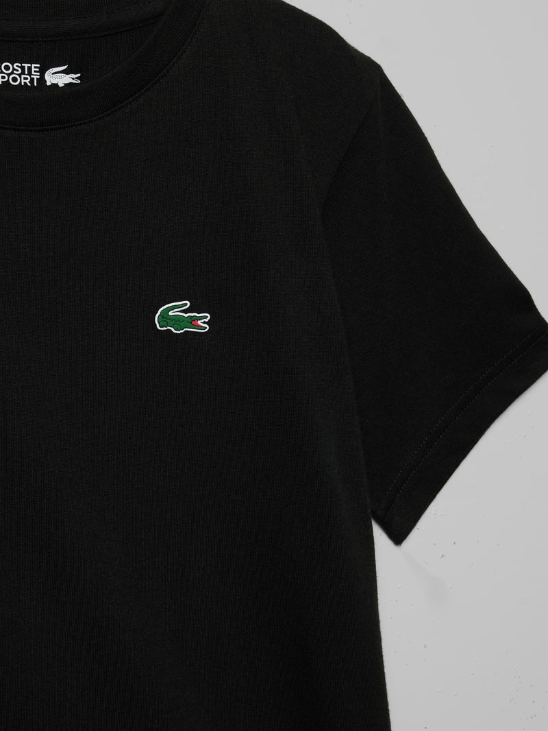 T-Shirt mit Label-Detail in schwarz