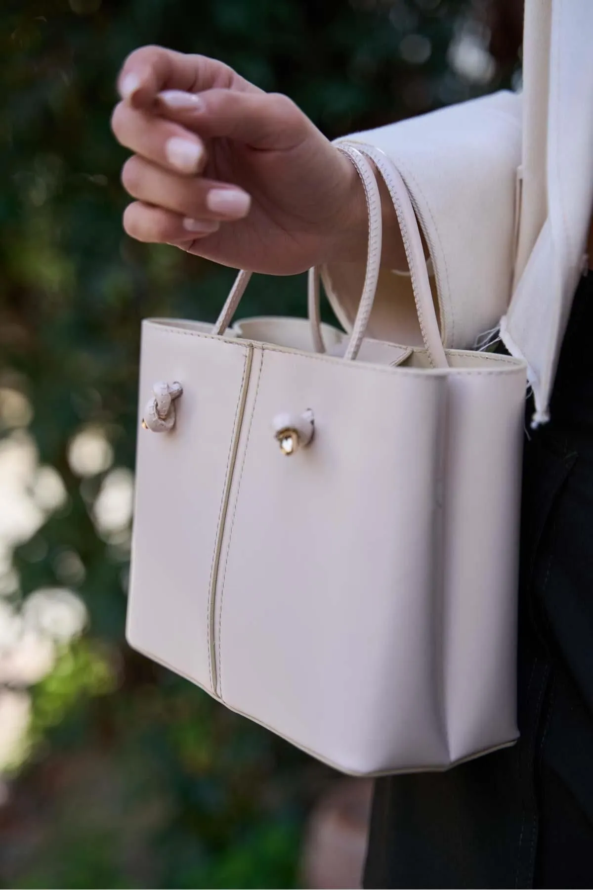 Madamra  Cremefarbene Hand- und Schultertasche mit Spitzendetail für Damen