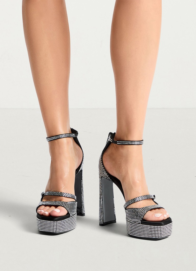Sandale Jimmy Choo Claressa/PF 125 împodobite cu strasuri.