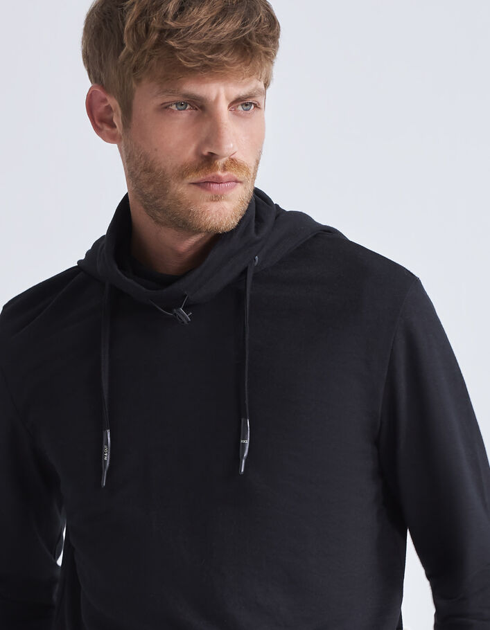 T-shirt noir à col montant et capuche Homme