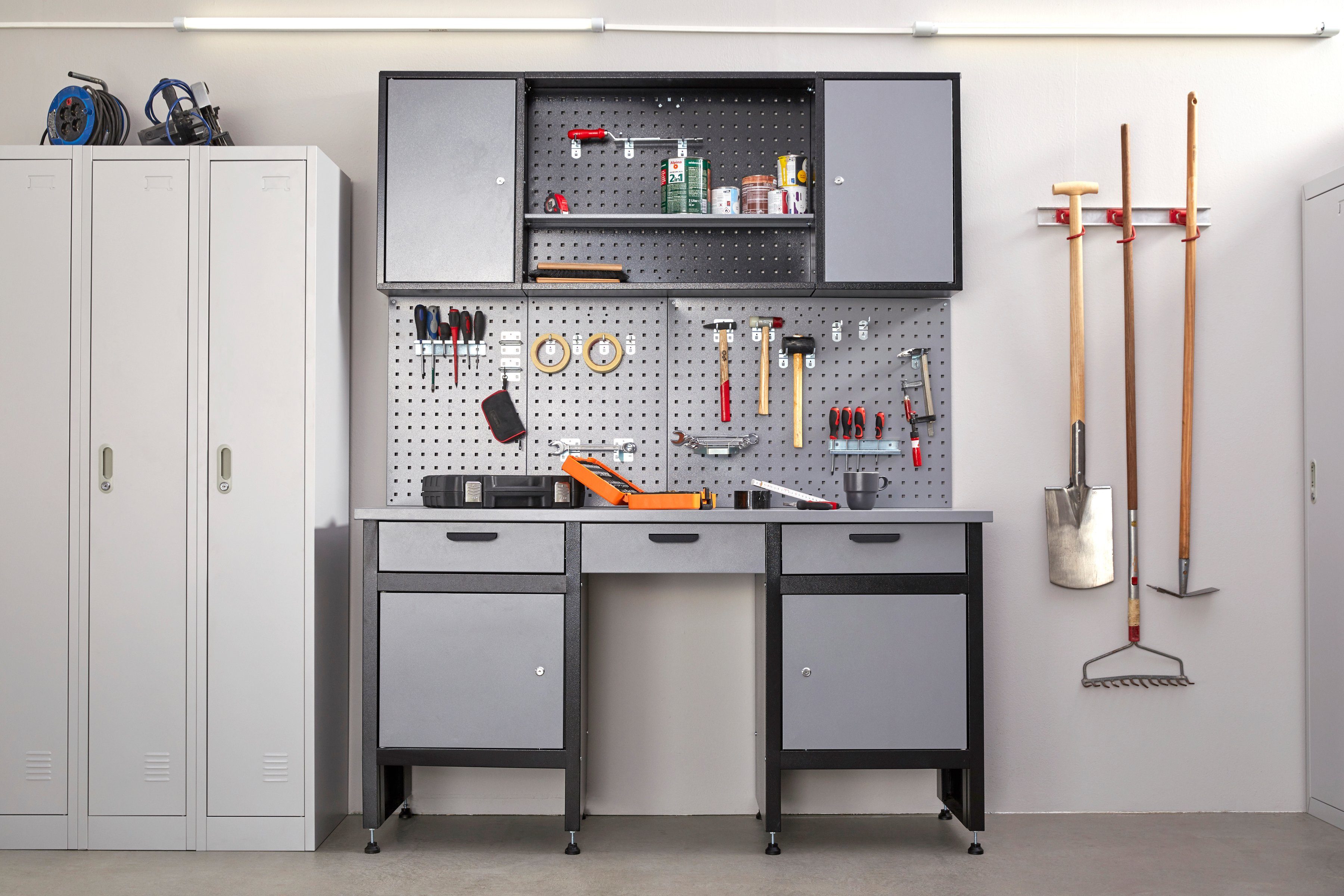Profiwerk Werkbank Kiel, Breite 160 cm, abschließbar, höhenverstellbar, robuste Arbeitsplatte