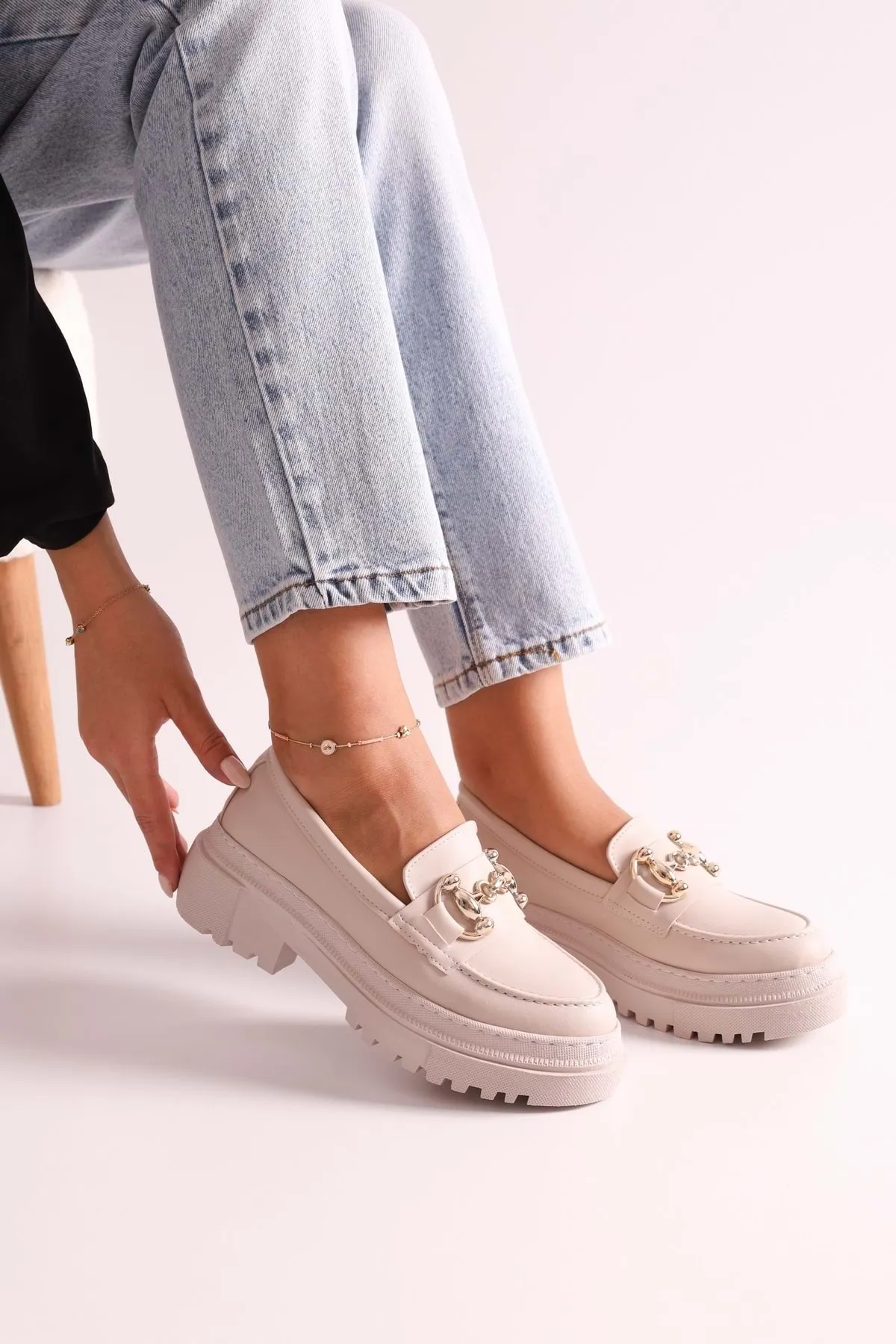 Shoeberry  Damen Rex Beige Skin Loafer mit dicker Sohle und Schnalle Beige Skin