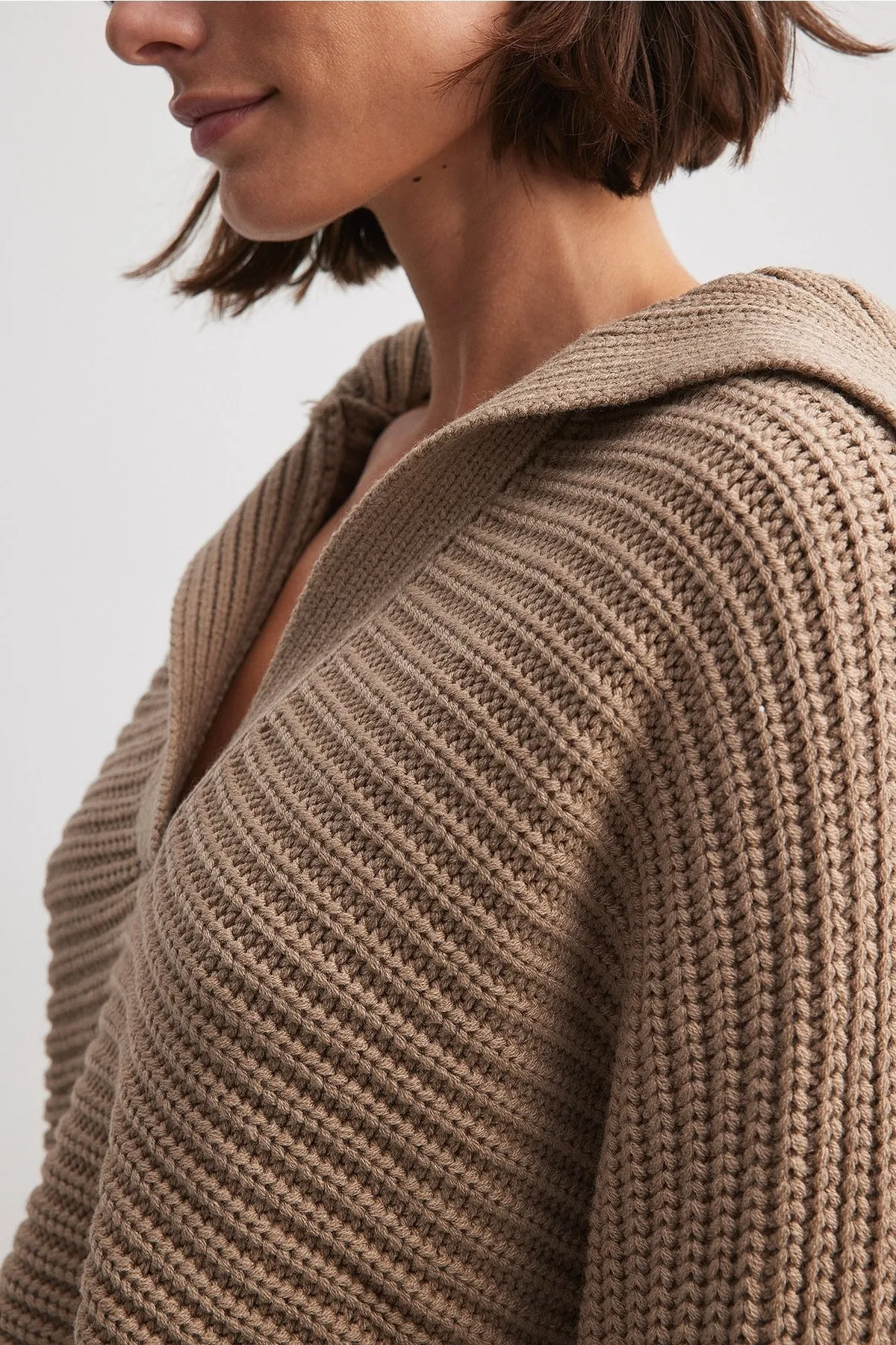 NA-KD  Grob gestrickter Pullover mit großem Kragen