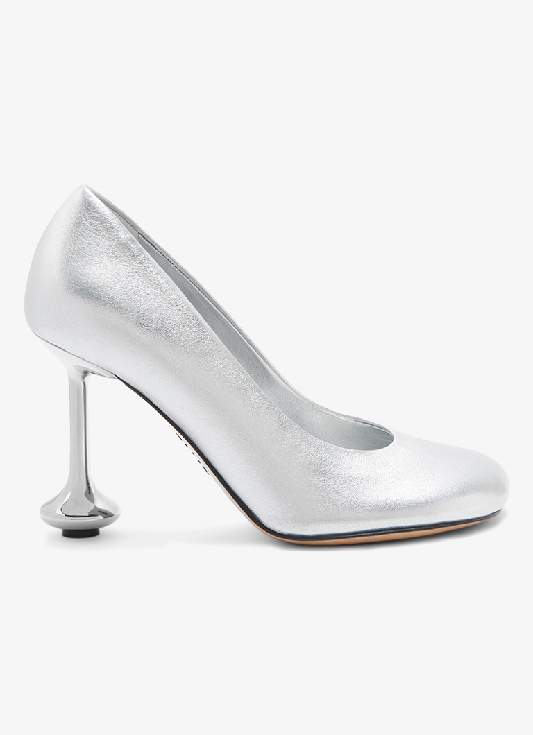 LOEWE-lelupumppu lampaannahkaa, jossa metallinen viimeistely
