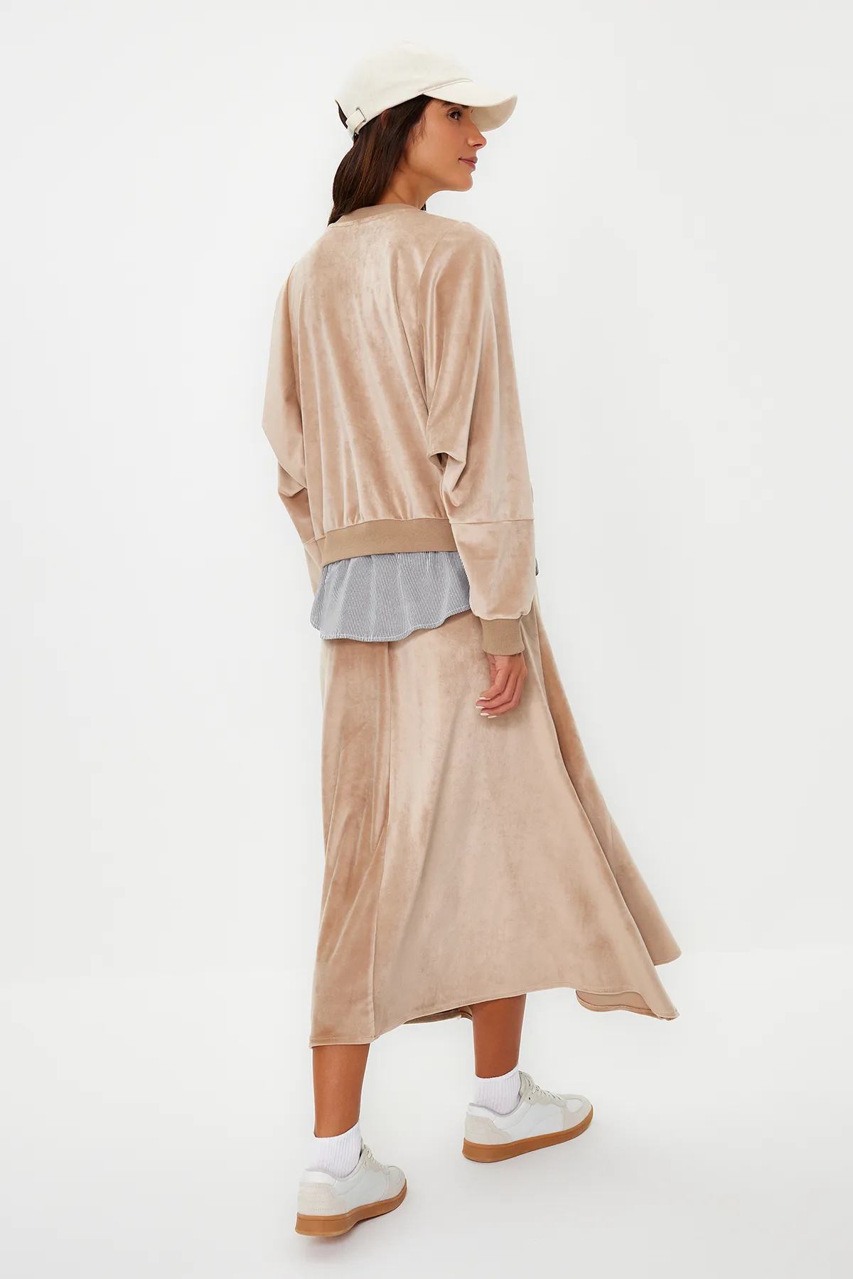 Trendyol Modest  Hellbraunes Samt-Innenhemd, detailliertes Strickrock-Bottom-Top-Set TCTAW24US00118