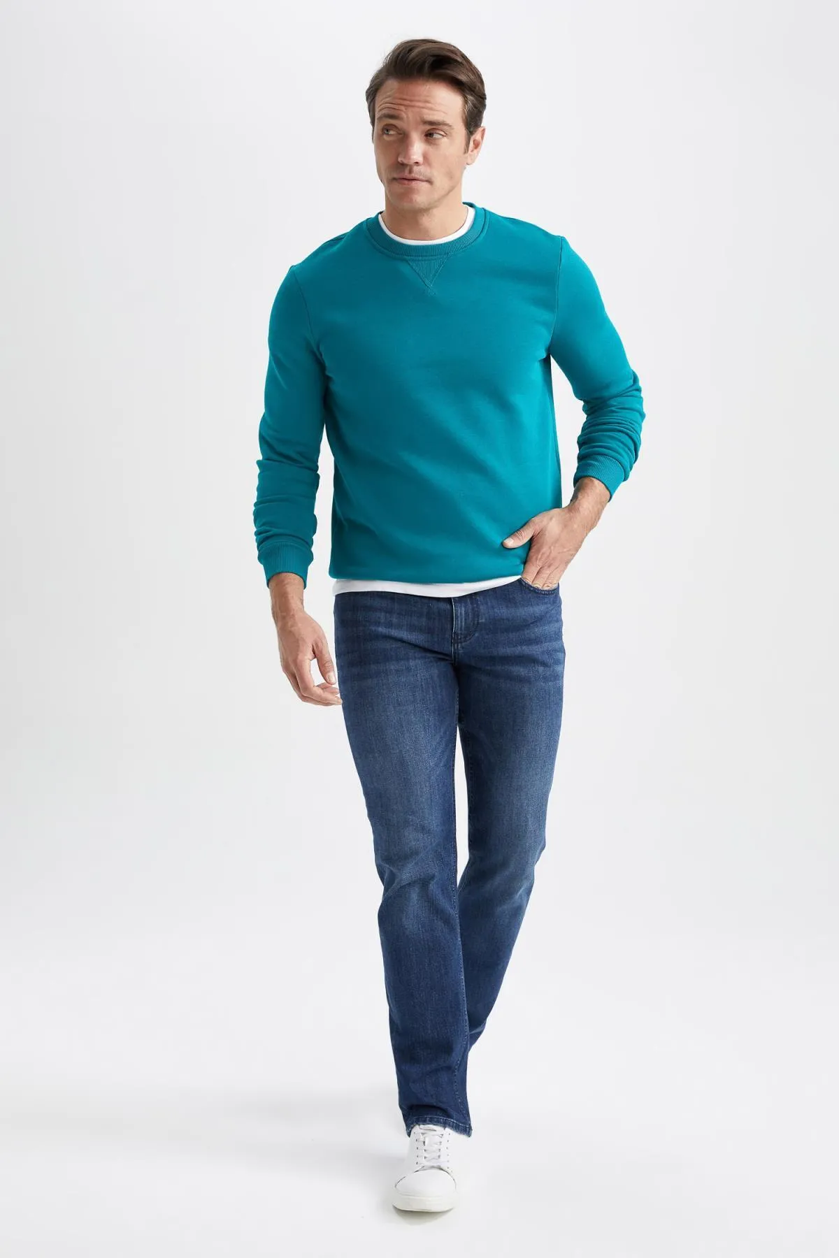DeFacto  Basic-Sweatshirt aus Baumwolle mit normaler Passform und Rundhalsausschnitt