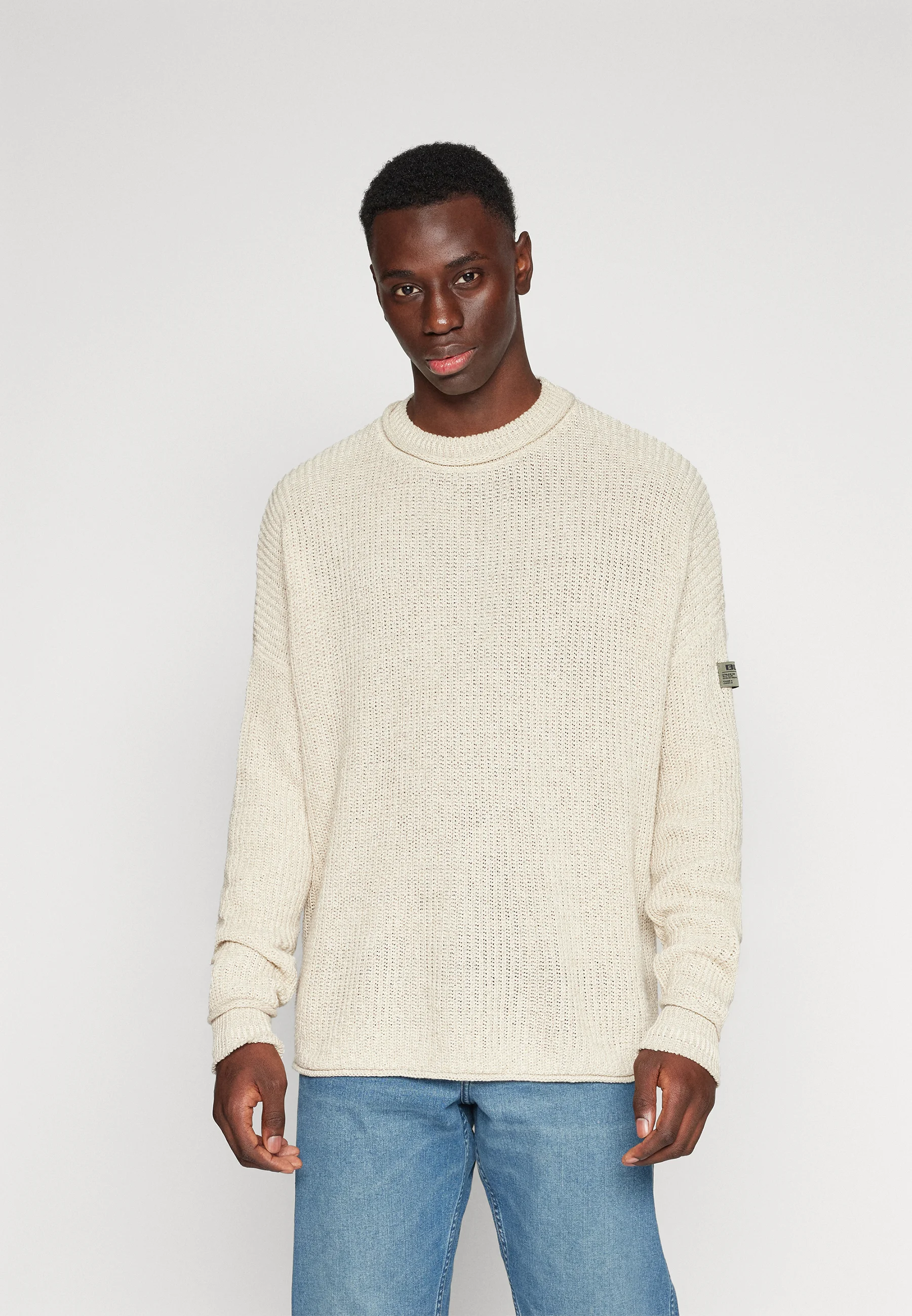 Suéter con cuello redondo trenzado de BDG Urban Outfitters