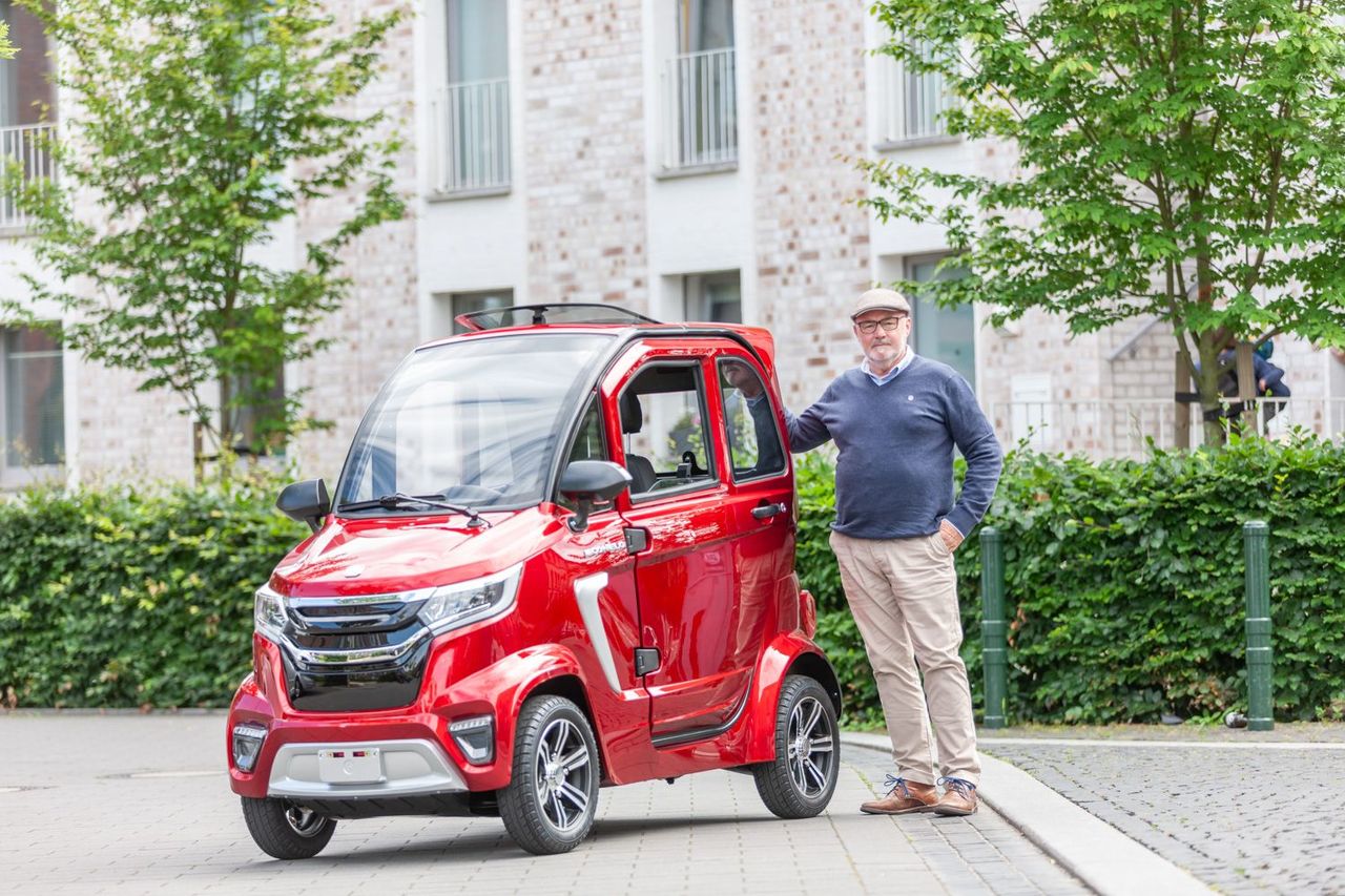 Econelo Elektro Kabinenroller Nelo 4.1  45 km/h bordeauxrot