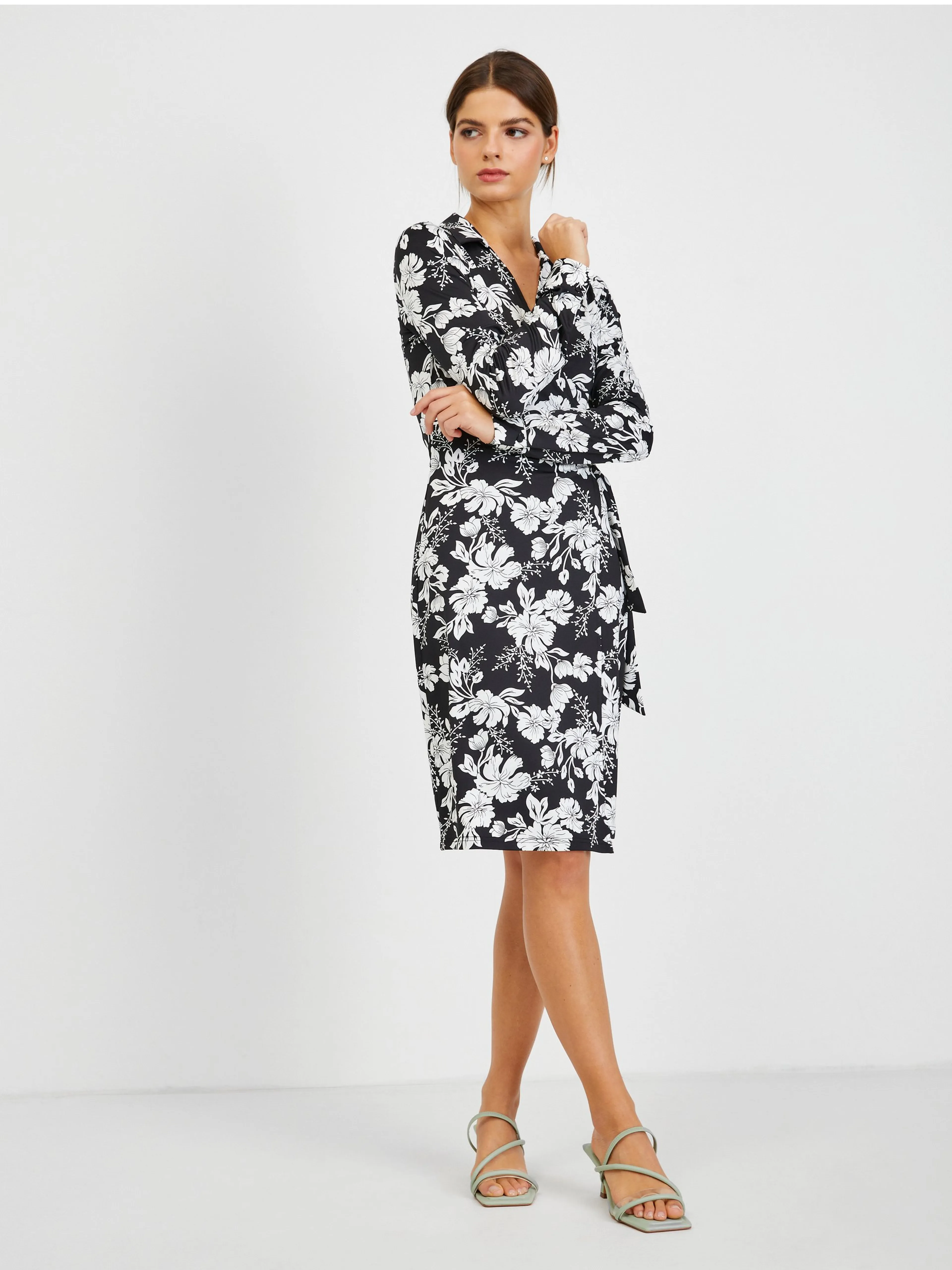 Weißes und schwarzes Damen-Blumenkleid ORSAY