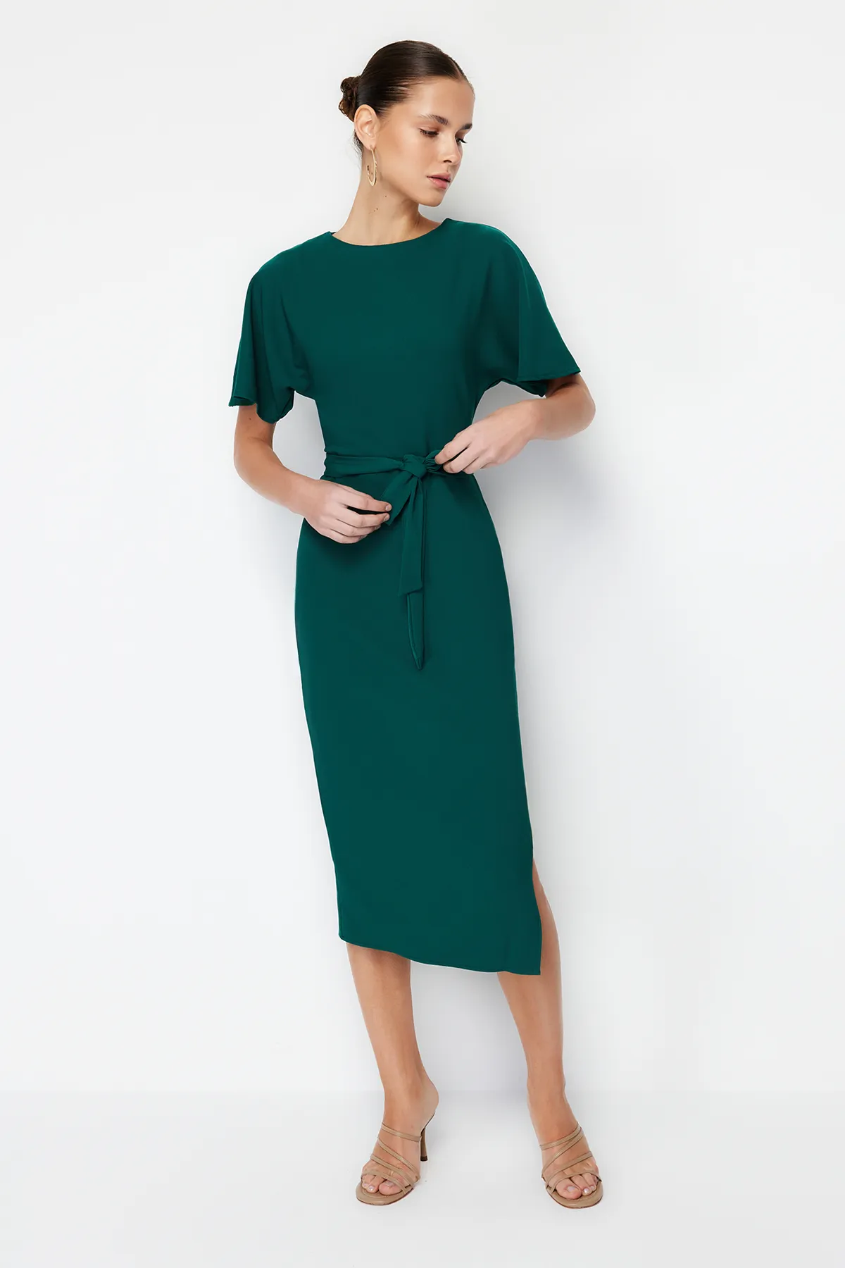 Trendyol Collection  Smaragdgrünes gewebtes Midikleid mit Gürtel TWOSS24EL00512