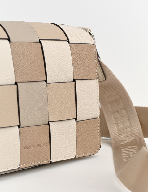 Kleine Schultertasche mit Flechtmuster