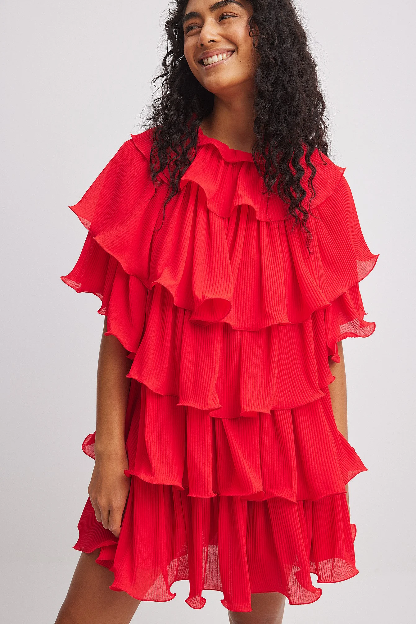 Minikleid mit Volantdetail