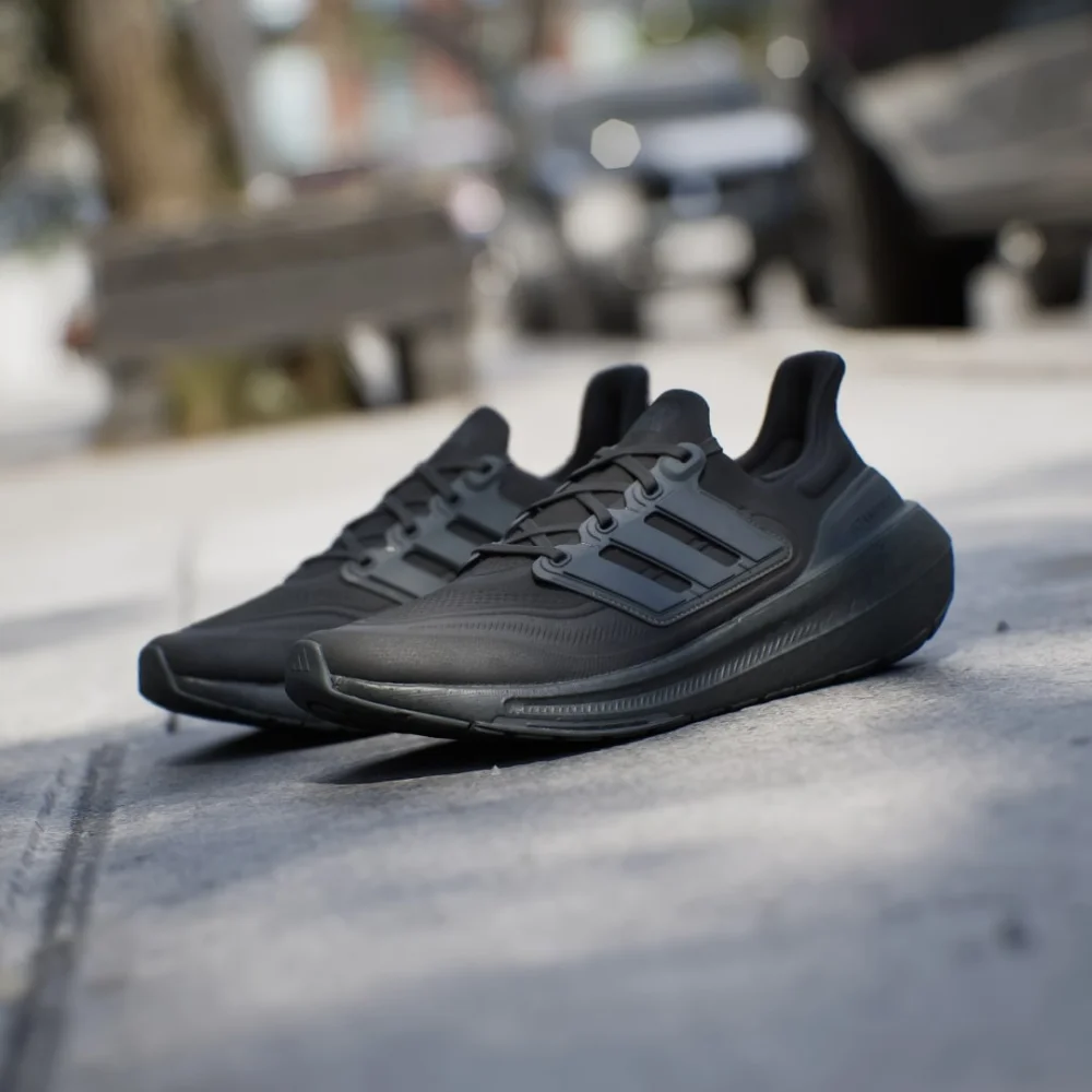 adidas Ultraboost Light GZ5159 / schwarz